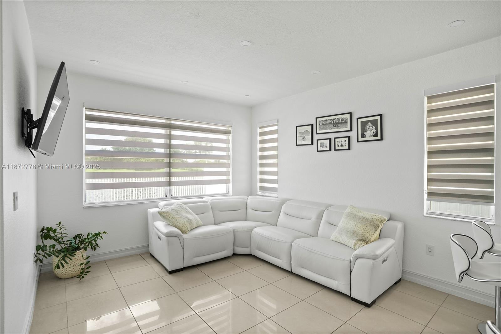 PORTOFINO BAY - Residential