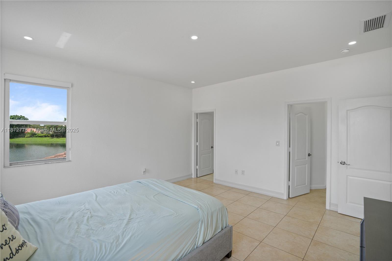 PORTOFINO BAY - Residential