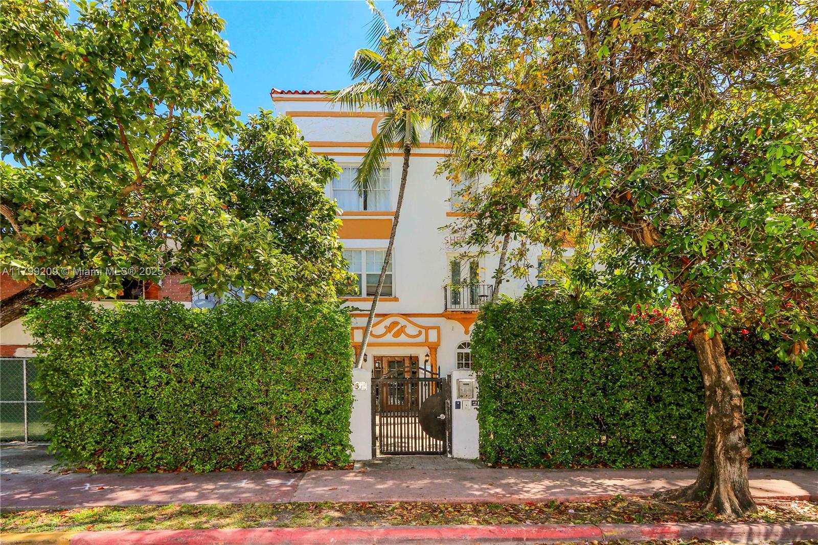 737 Jefferson Ave 101