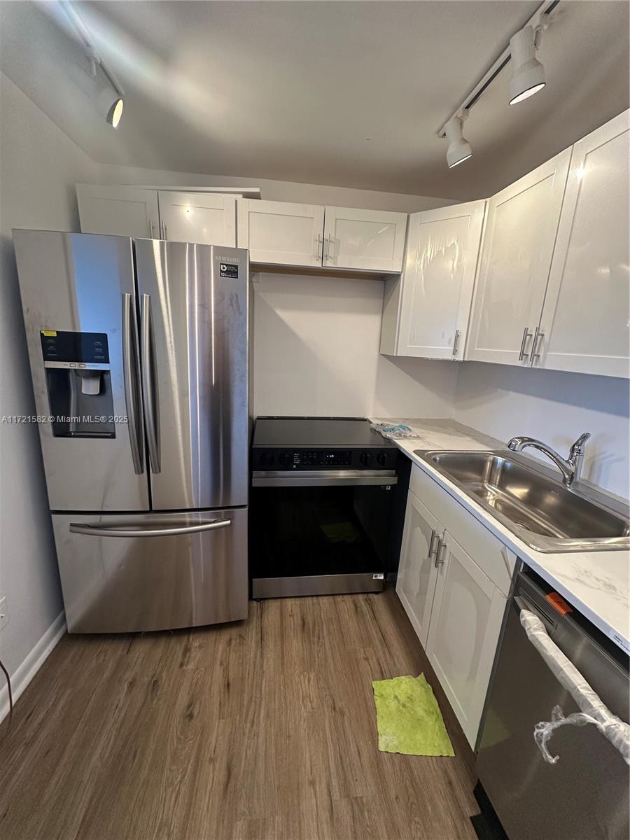 SOUTHAMPTON CONDO - Residential