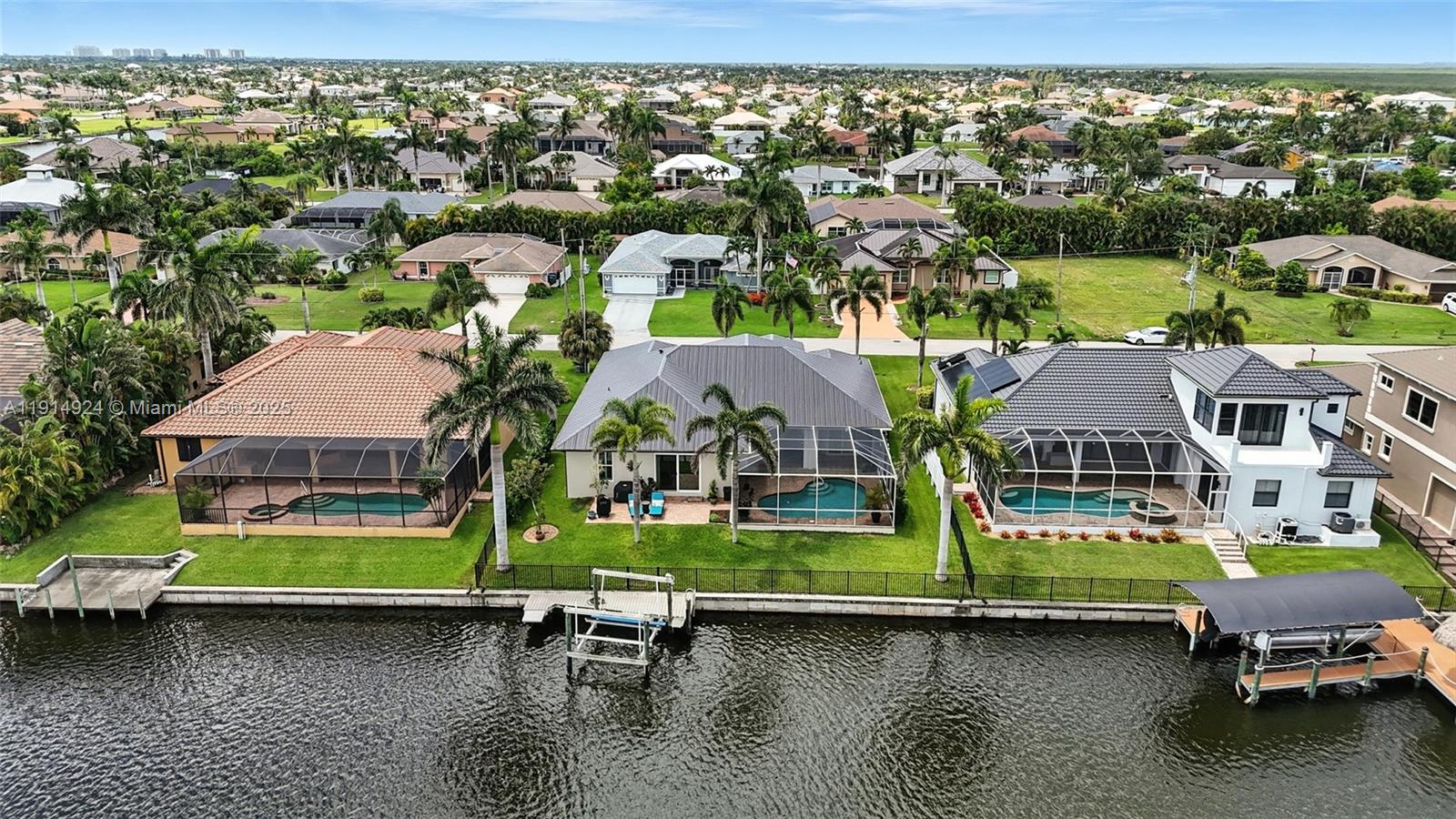 CAPE CORAL - Residential