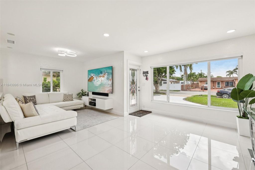 Photo of 7711 NW 38th St, Davie, FL 33024 (MLS # A11843996)