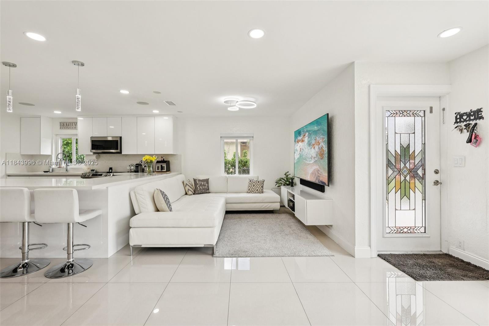 7711 NW 38th St
