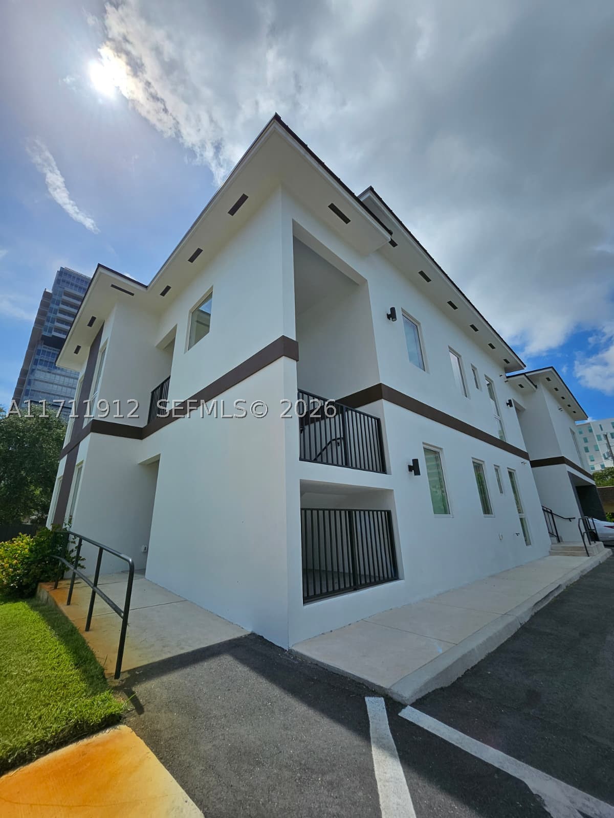 210 SE 10th St