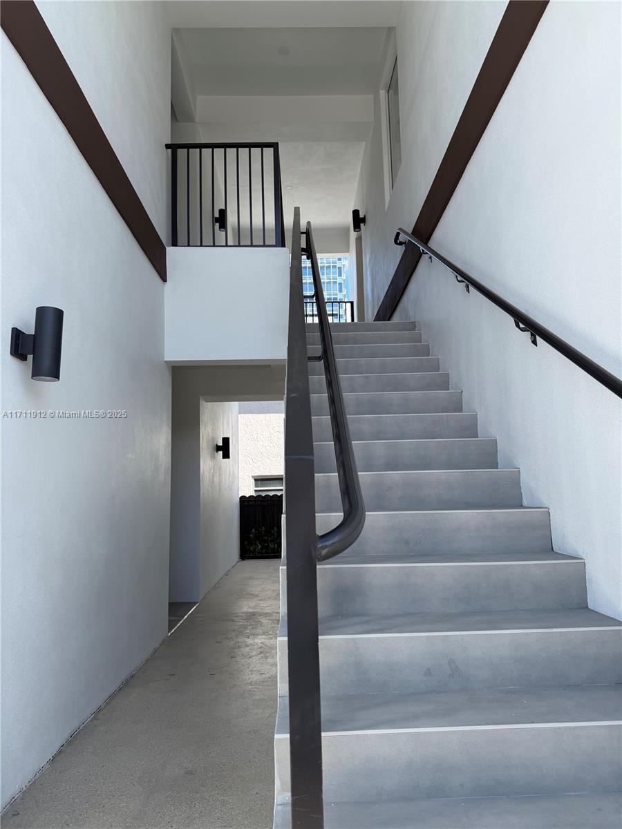 HALLANDALE PARK - Residential Income