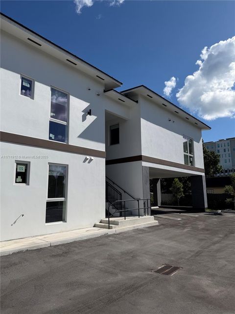 210 SE 10th St Hallandale Beach FL 33009