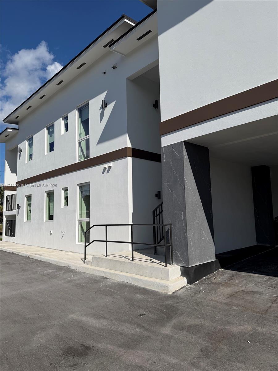 HALLANDALE PARK - Residential Income