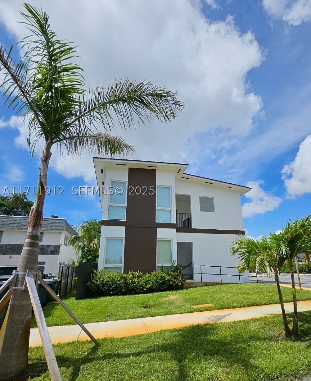 210 SE 10th St