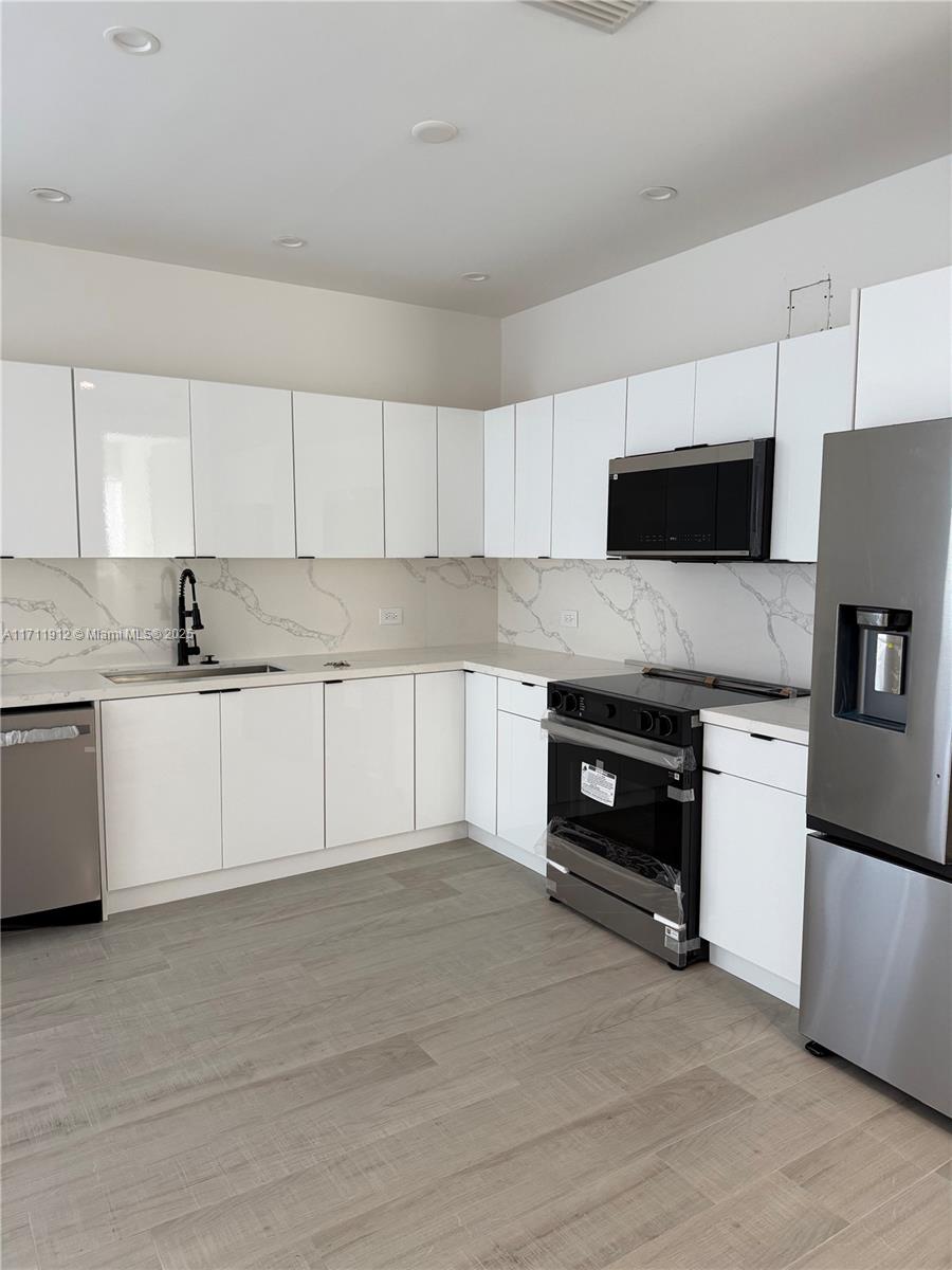 HALLANDALE PARK - Residential Income