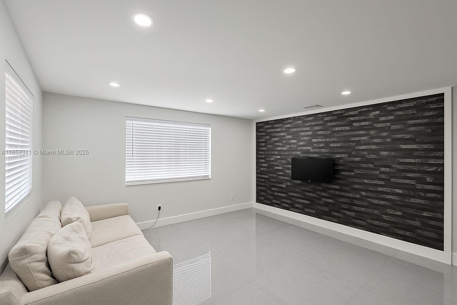 320 W 13th St