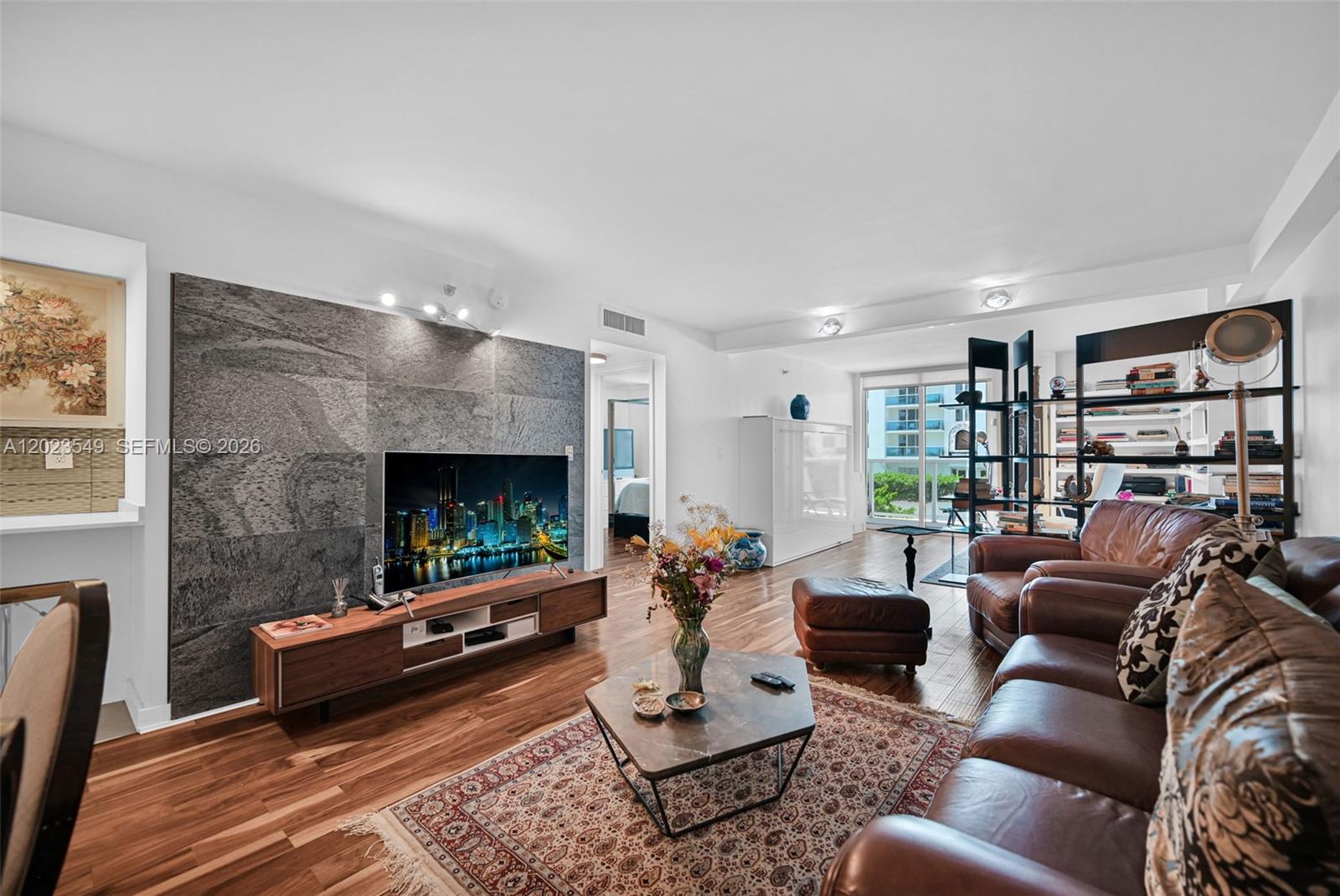 2401 Collins Ave 504