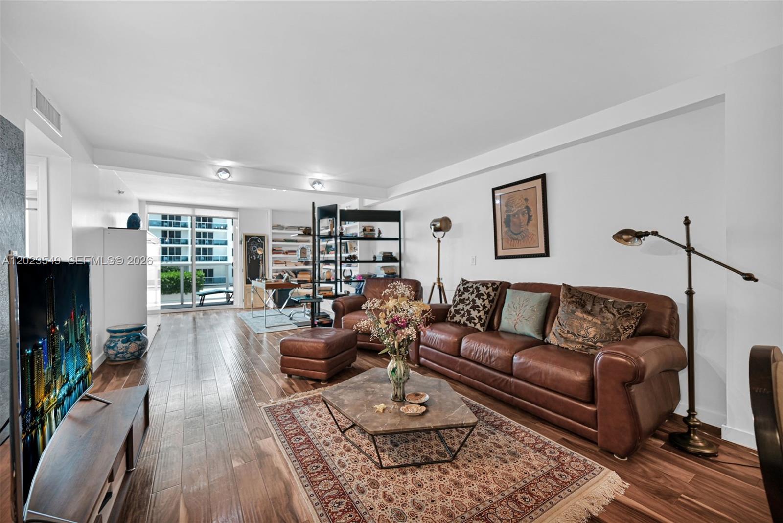 2401 Collins Ave 504