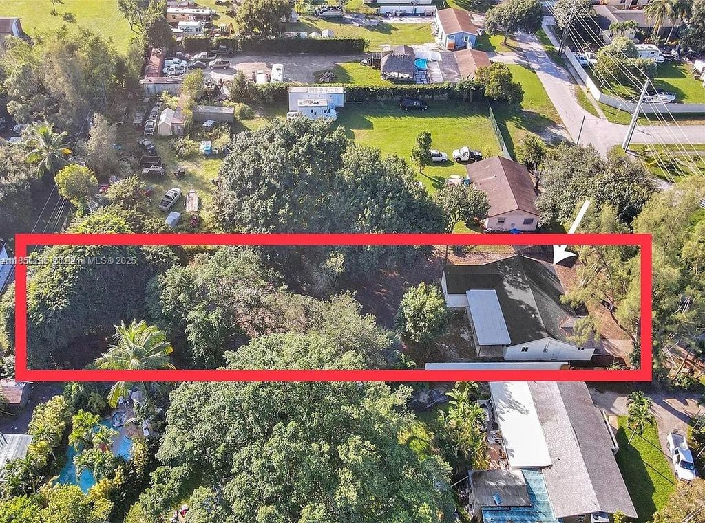 Photo of 4040 SW 54th Ave, Davie, FL 33314 (MLS # A11854105)