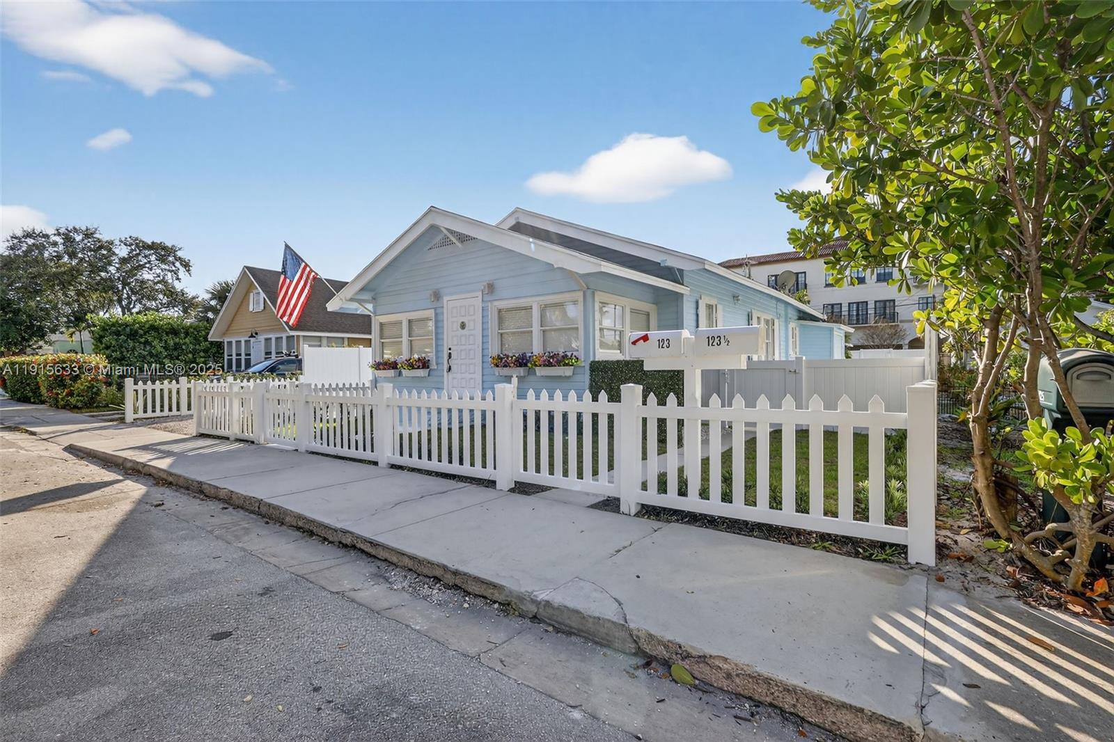 LAKE WORTH TOWN OF - Residential Lease