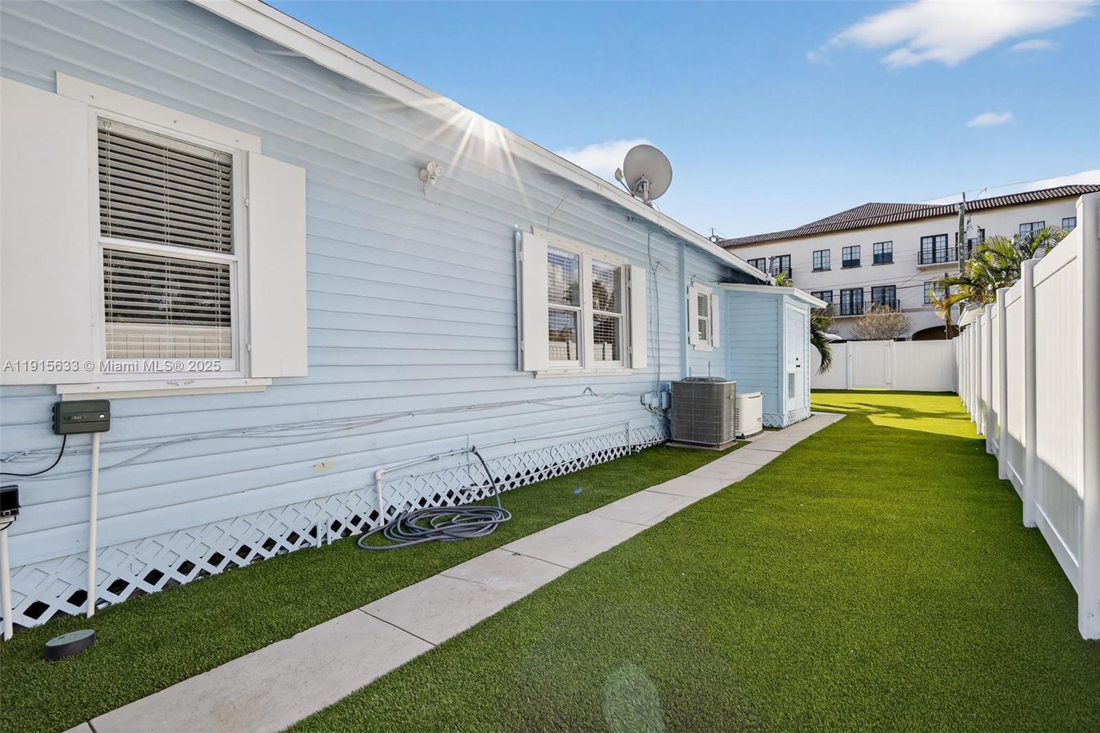 LAKE WORTH TOWN OF - Residential Lease