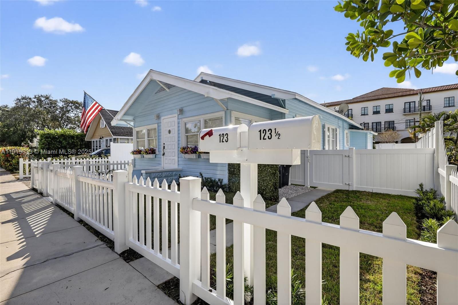 LAKE WORTH TOWN OF - Residential Lease