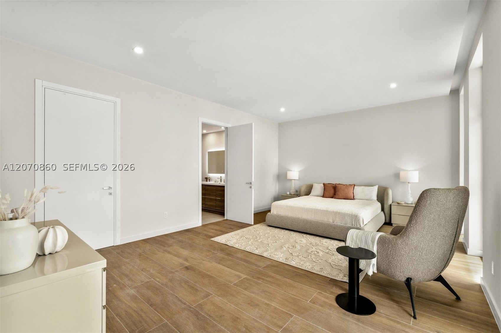 527 Orton Ave 903