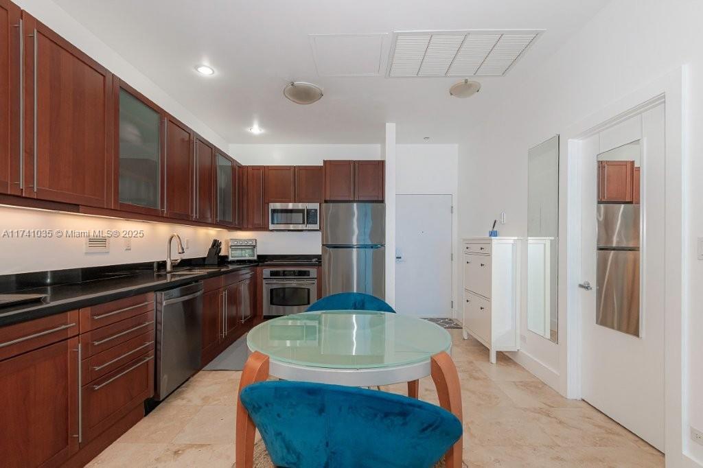 RONEY PALACE CONDO - Residential Lease