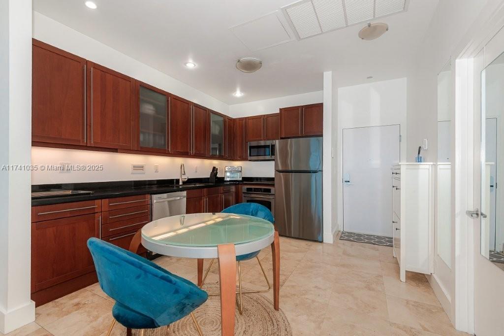 RONEY PALACE CONDO - Residential Lease