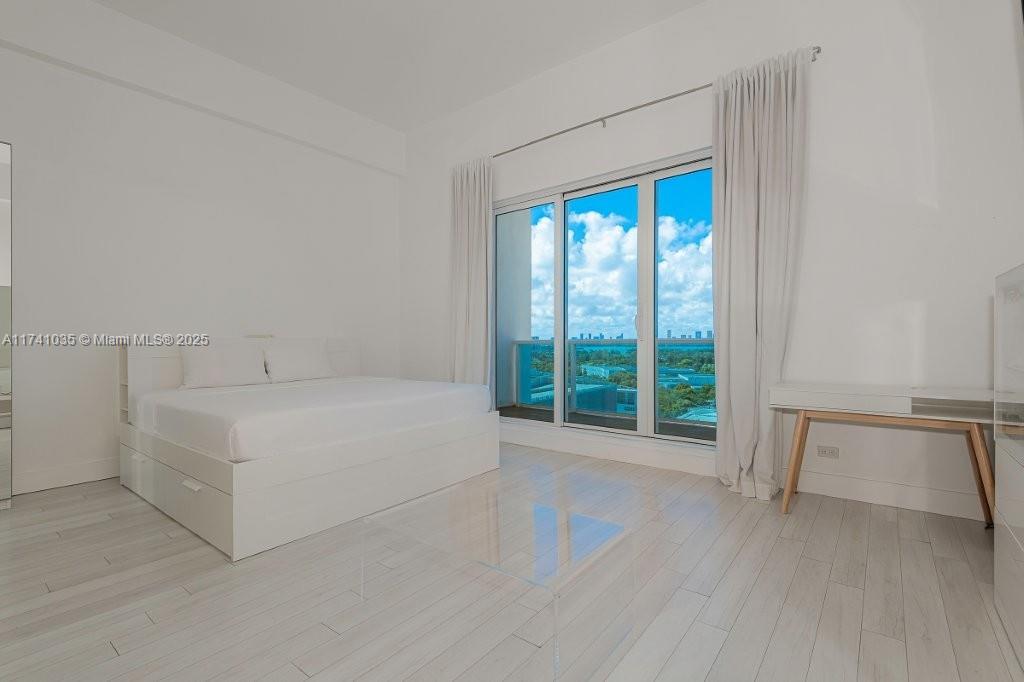 RONEY PALACE CONDO - Residential Lease