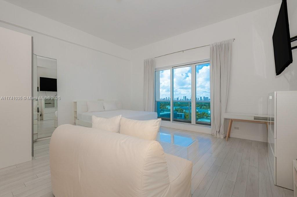 RONEY PALACE CONDO - Residential Lease