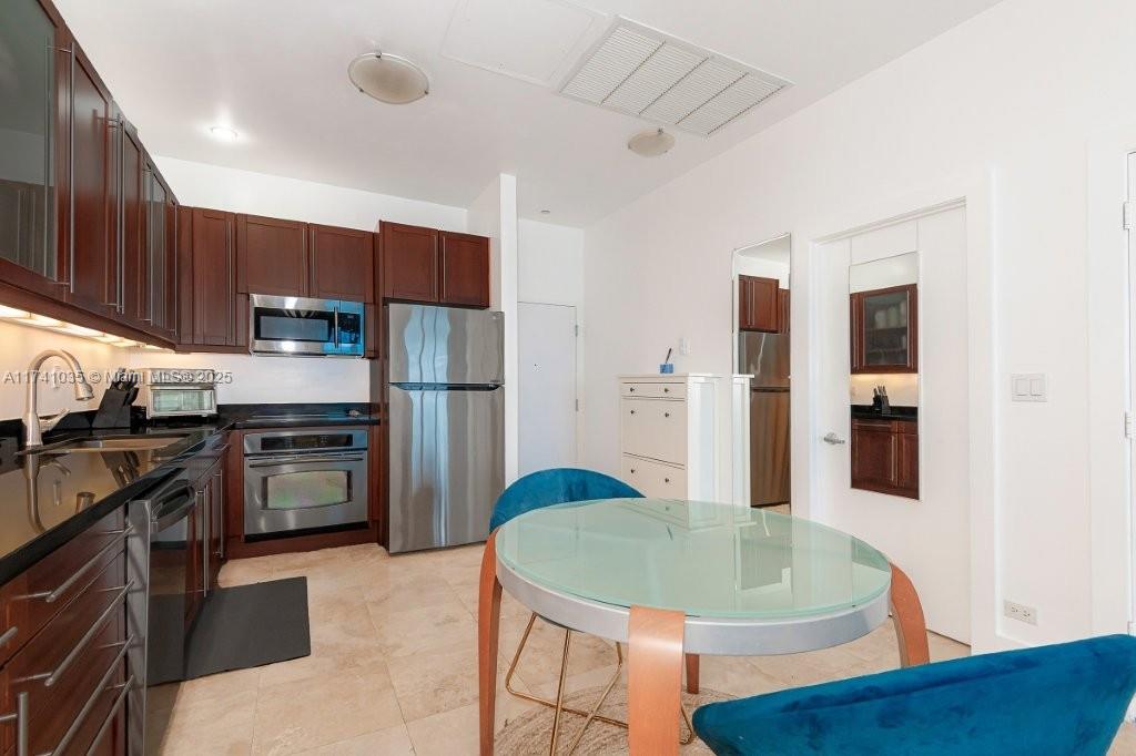 RONEY PALACE CONDO - Residential Lease