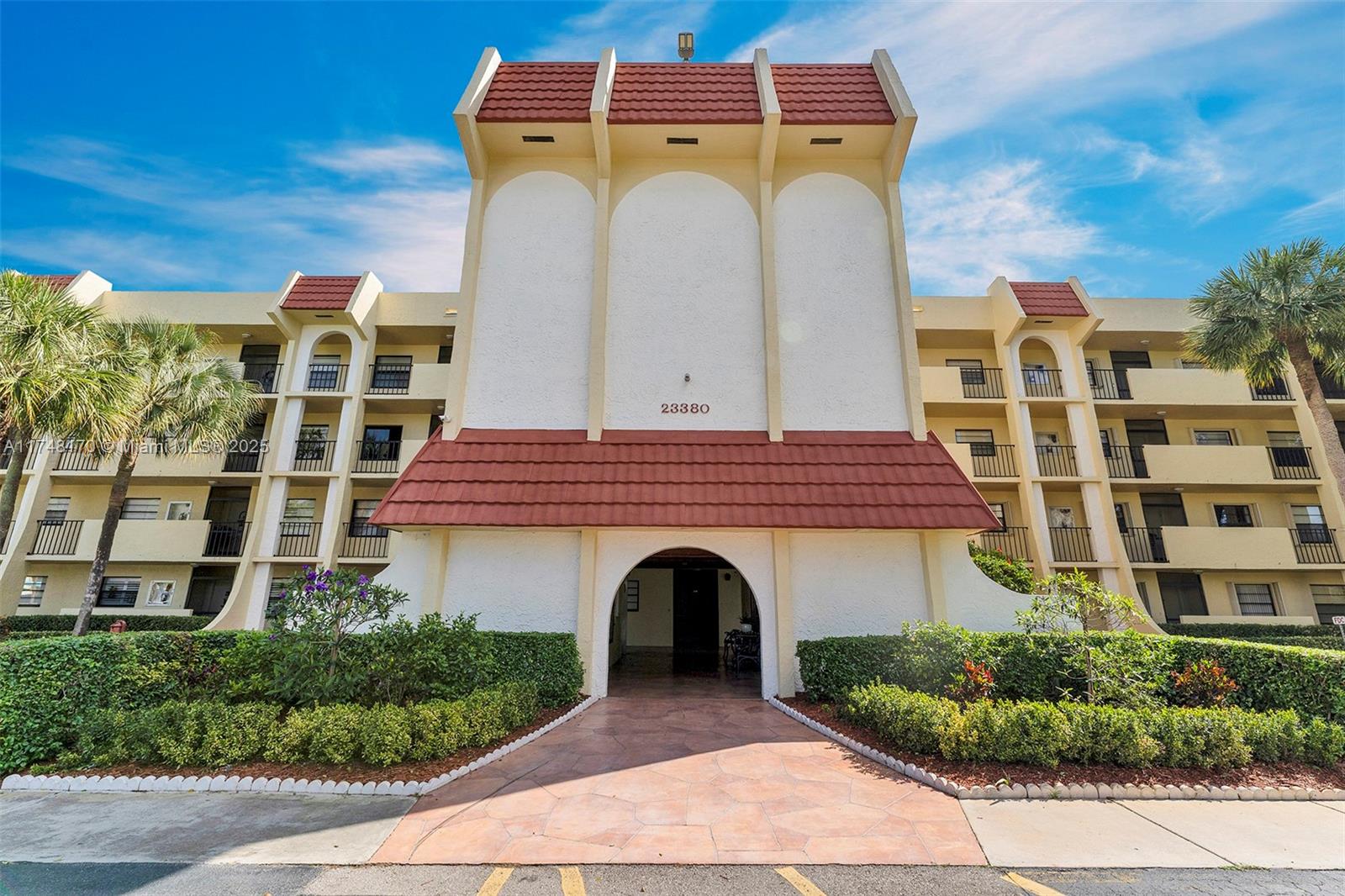 PINES OF BOCA BARWOOD CON - Residential