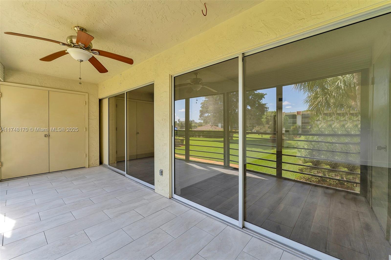 PINES OF BOCA BARWOOD CON - Residential