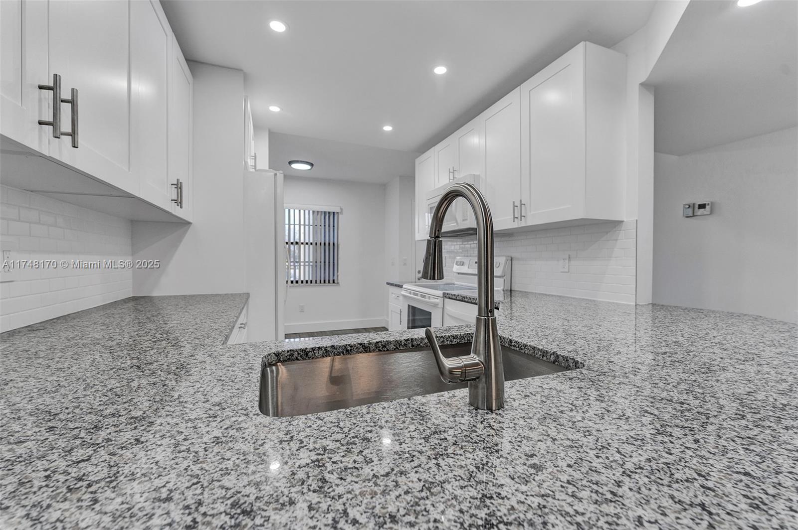 PINES OF BOCA BARWOOD CON - Residential
