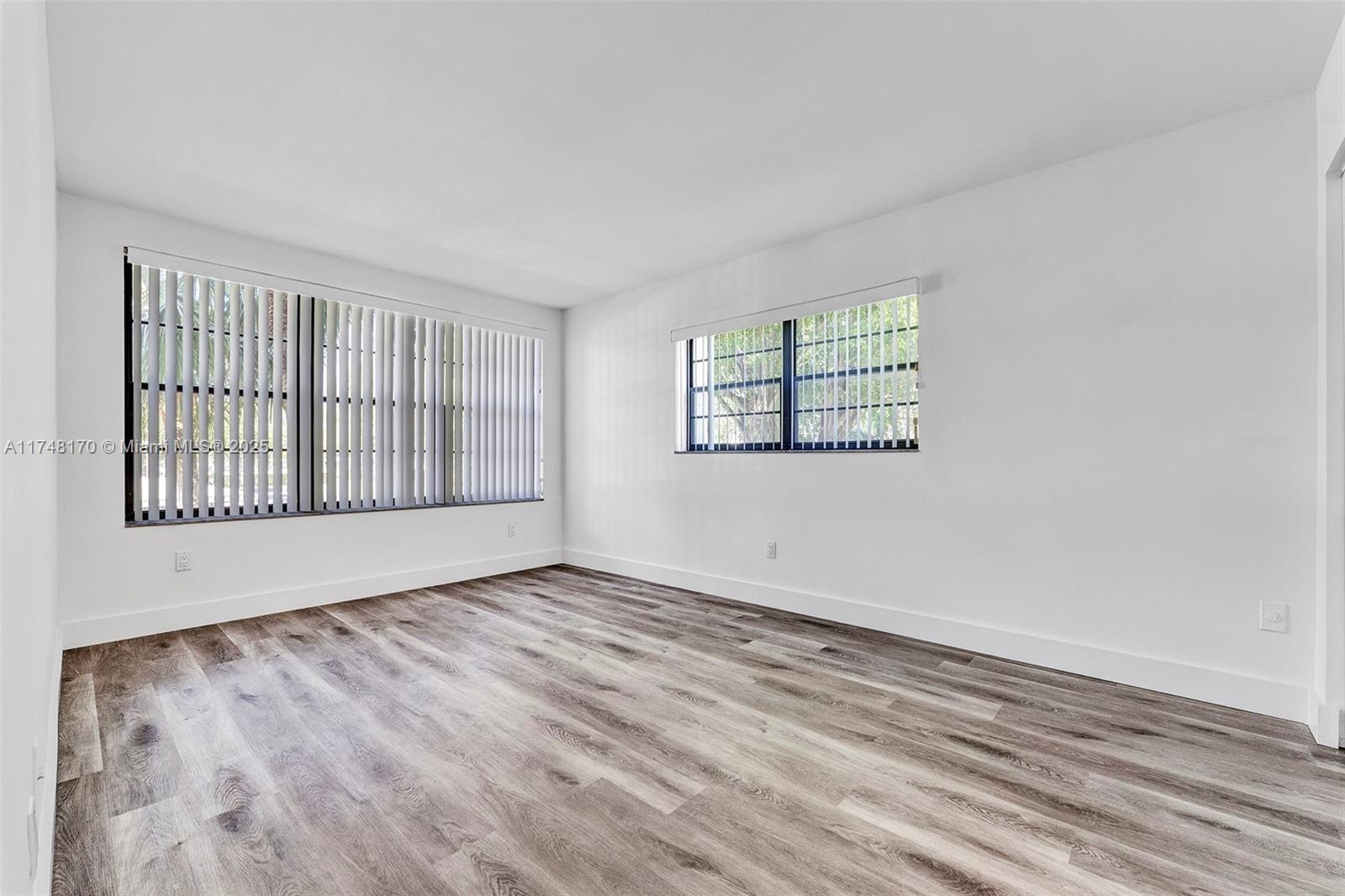 PINES OF BOCA BARWOOD CON - Residential