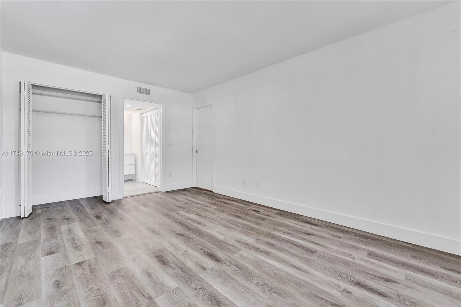 PINES OF BOCA BARWOOD CON - Residential