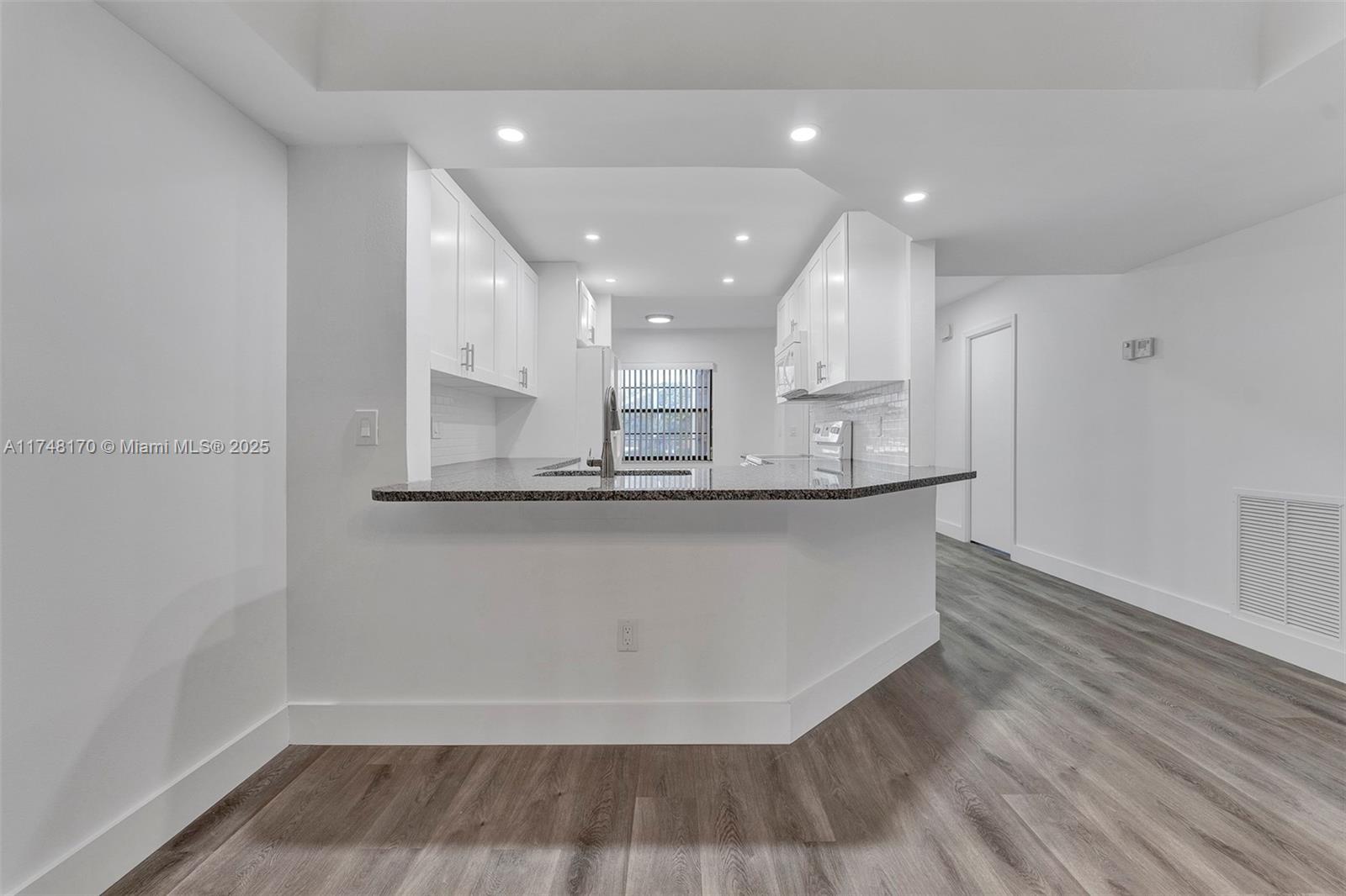 PINES OF BOCA BARWOOD CON - Residential