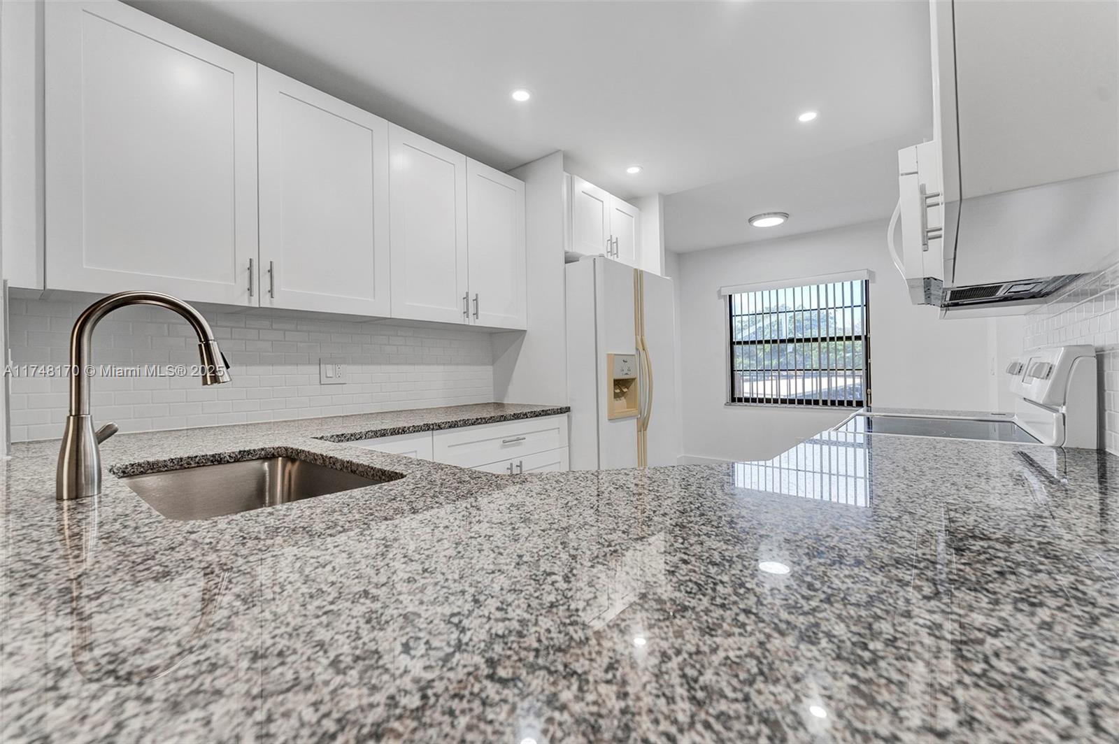 PINES OF BOCA BARWOOD CON - Residential