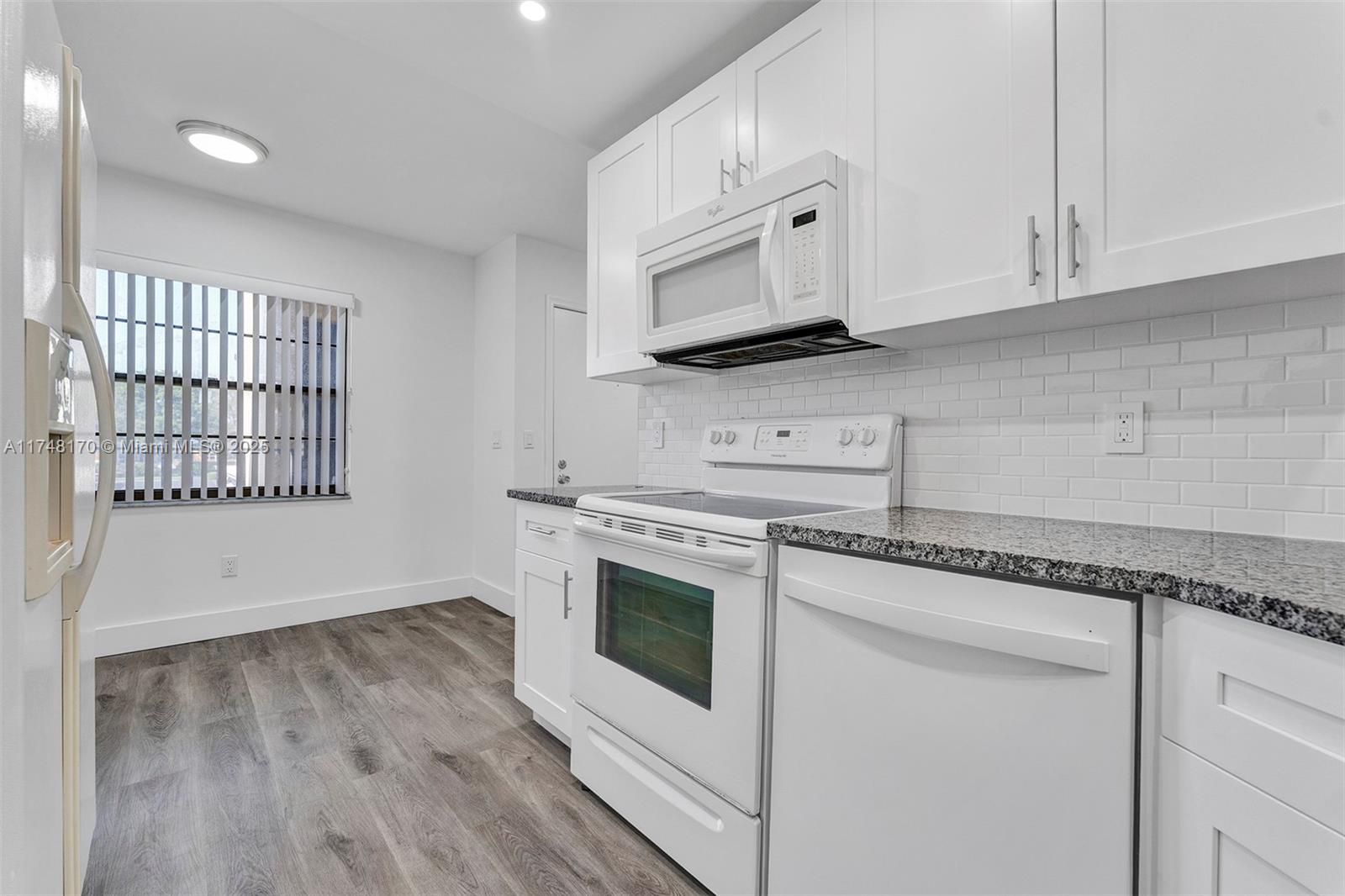 PINES OF BOCA BARWOOD CON - Residential