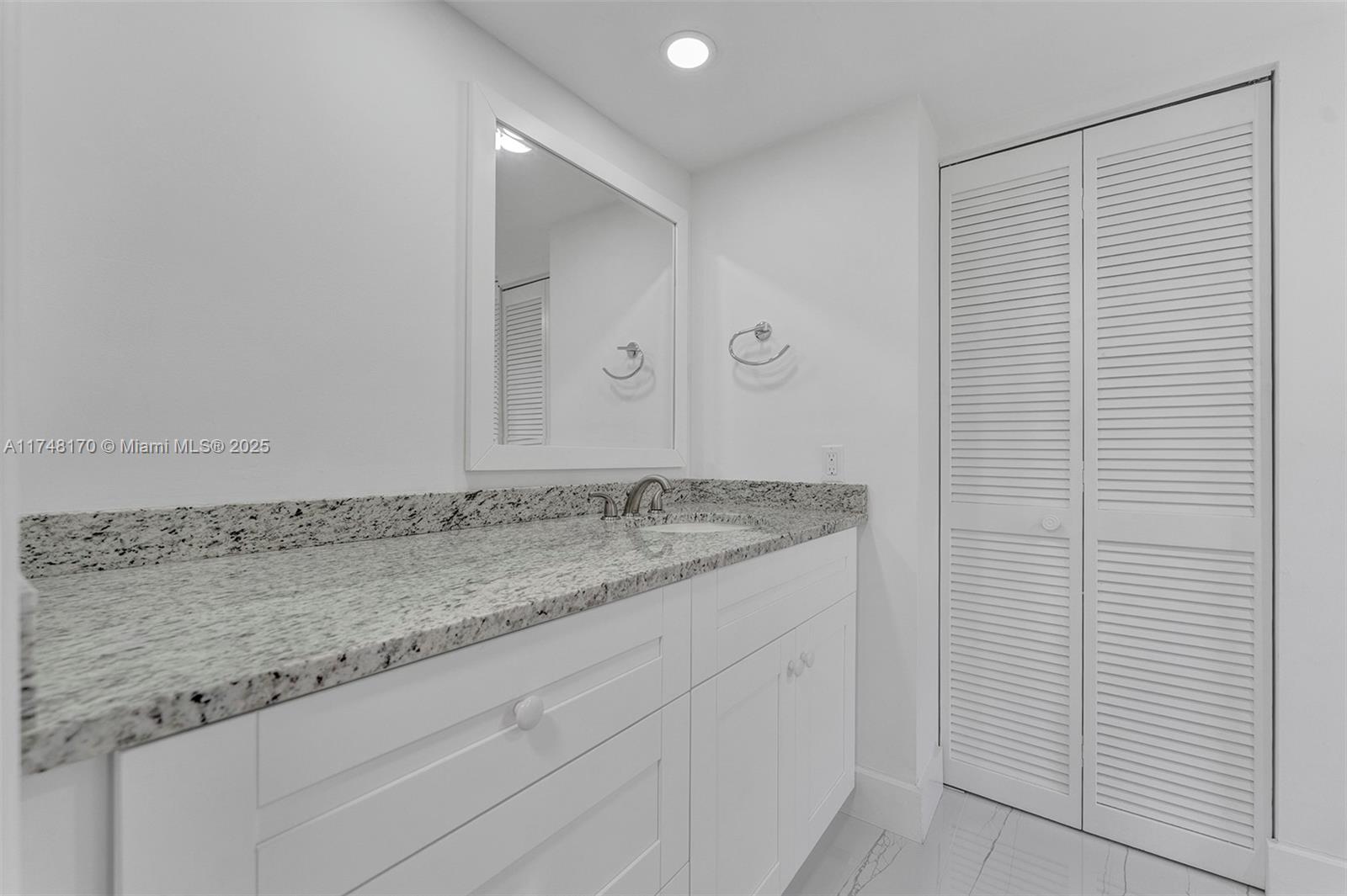 PINES OF BOCA BARWOOD CON - Residential