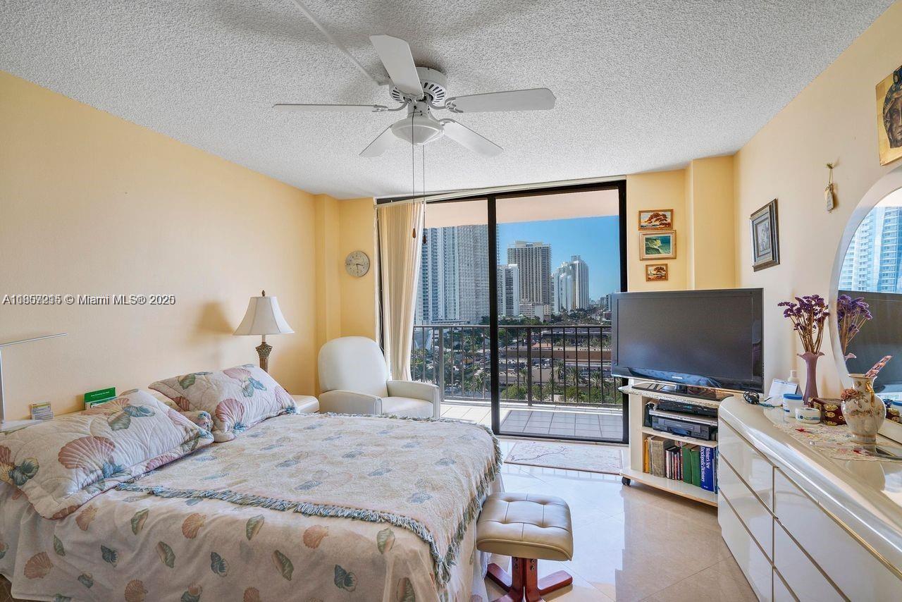 WINSTON TOWERS 600 CONDO - Residential