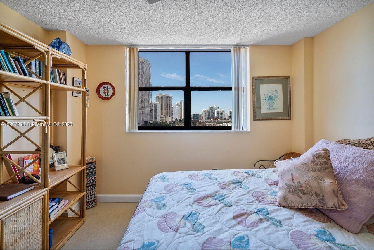 WINSTON TOWERS 600 CONDO - Residential