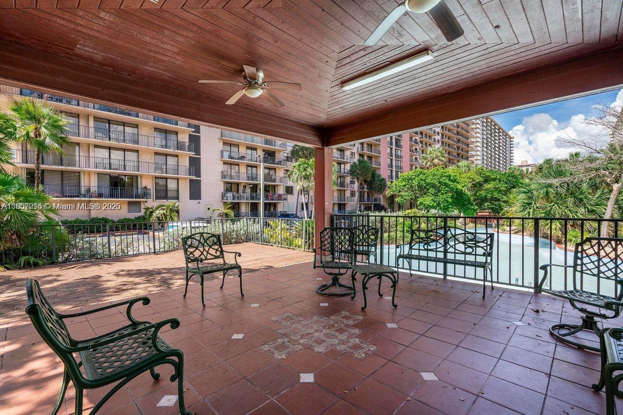 WINSTON TOWERS 600 CONDO - Residential