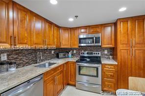 WINSTON TOWERS 600 CONDO - Residential