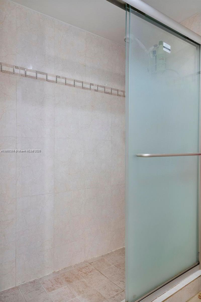 WINSTON TOWERS 600 CONDO - Residential