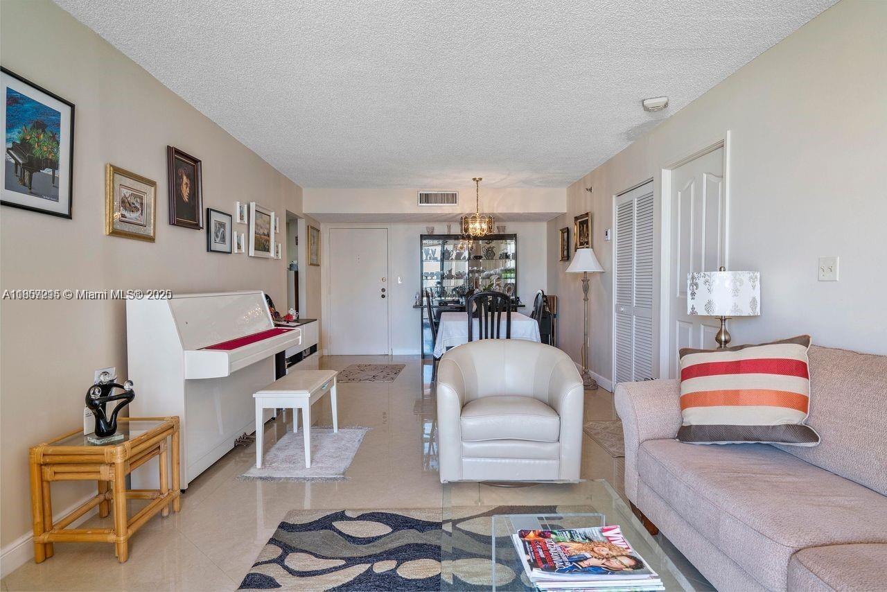 WINSTON TOWERS 600 CONDO - Residential