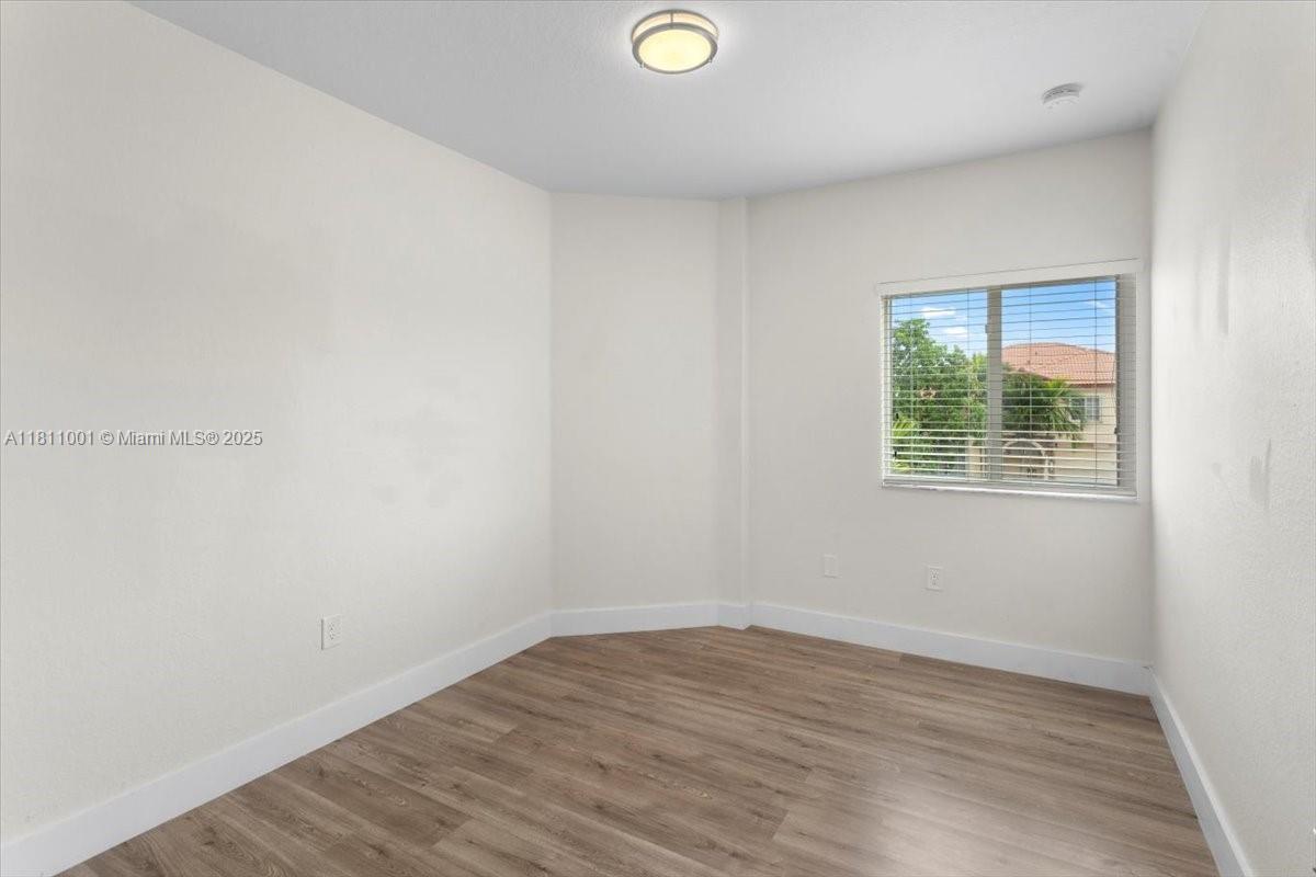 LAKES BY THE BAY KAYE - Residential