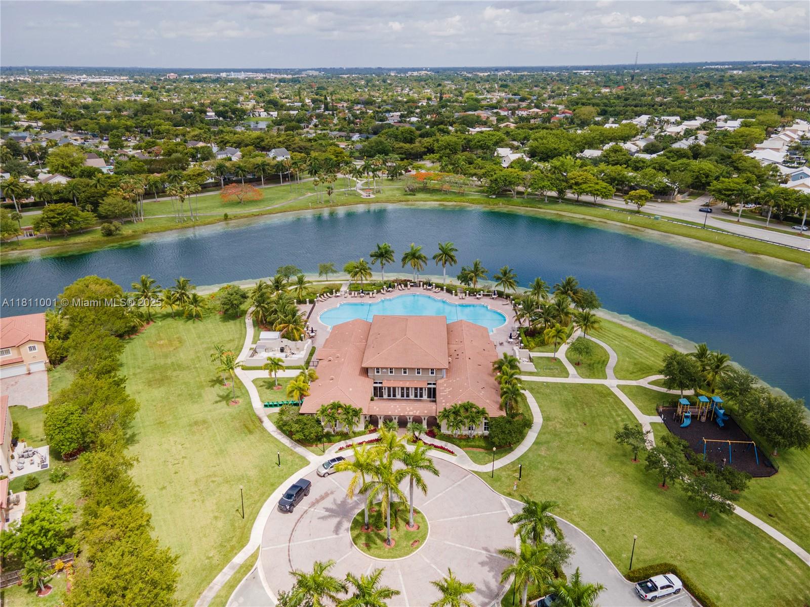 LAKES BY THE BAY KAYE - Residential