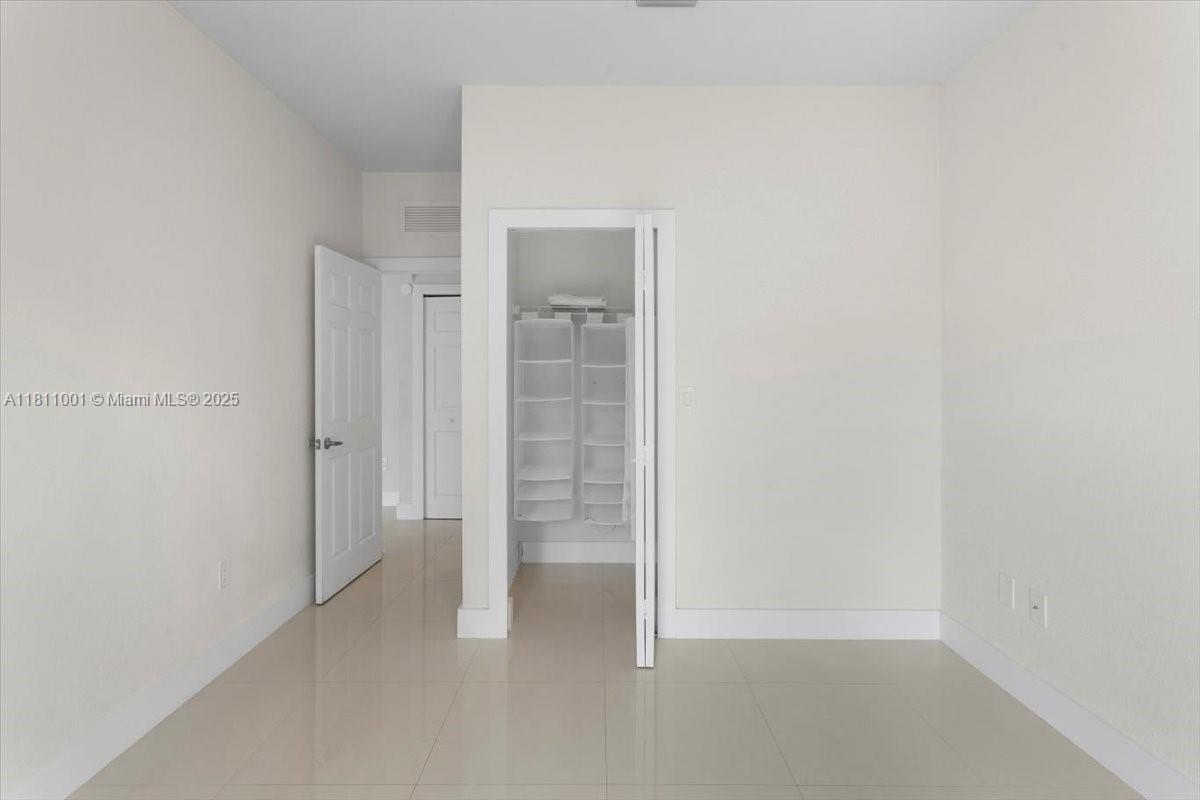 LAKES BY THE BAY KAYE - Residential