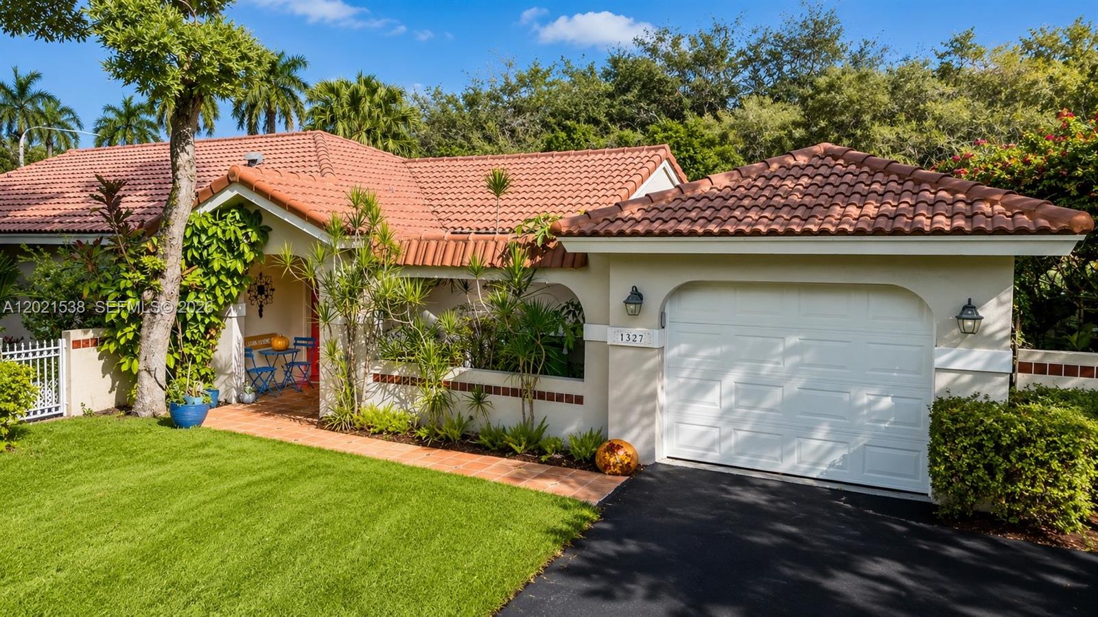COUNTRY ISLES GARDEN HOME - Residential