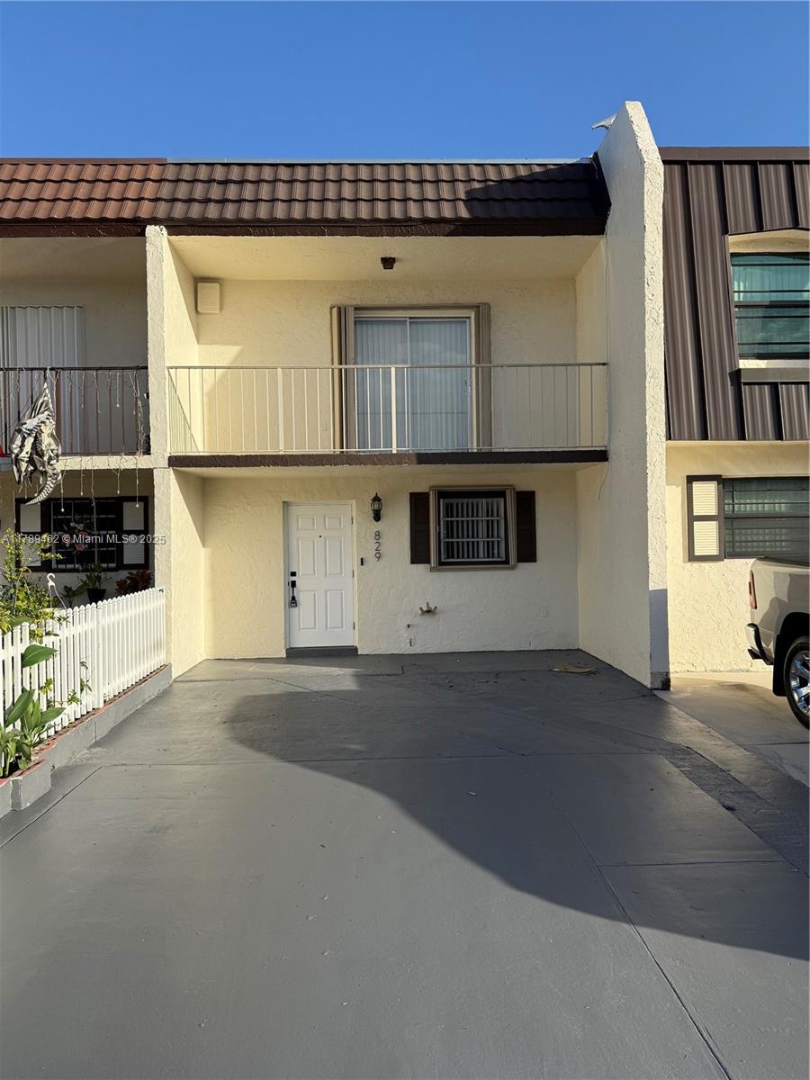 829 W 79th Pl 829