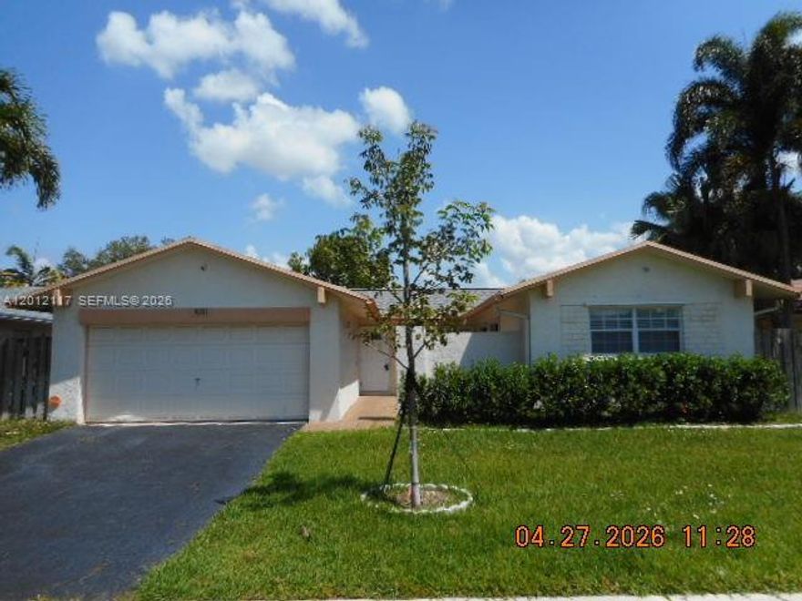 This large move in ready 4 bed 2 bath home has 1,987 Sq Ft. Under Air. Located in the highly desirable Wallaby
Community of Sunrise. This home has an updated Kitchen, baths and a newer roof and a brand new a/c unit. Also
new trees have been added to the front yard as well. Comes with Stainless Steel appliances, large family room,
and an enclosed covered patio great for entertaining. Very low HOA quarterly! Walking distance to the Community
Pool, Tennis courts, Elementary and Middle Schools.