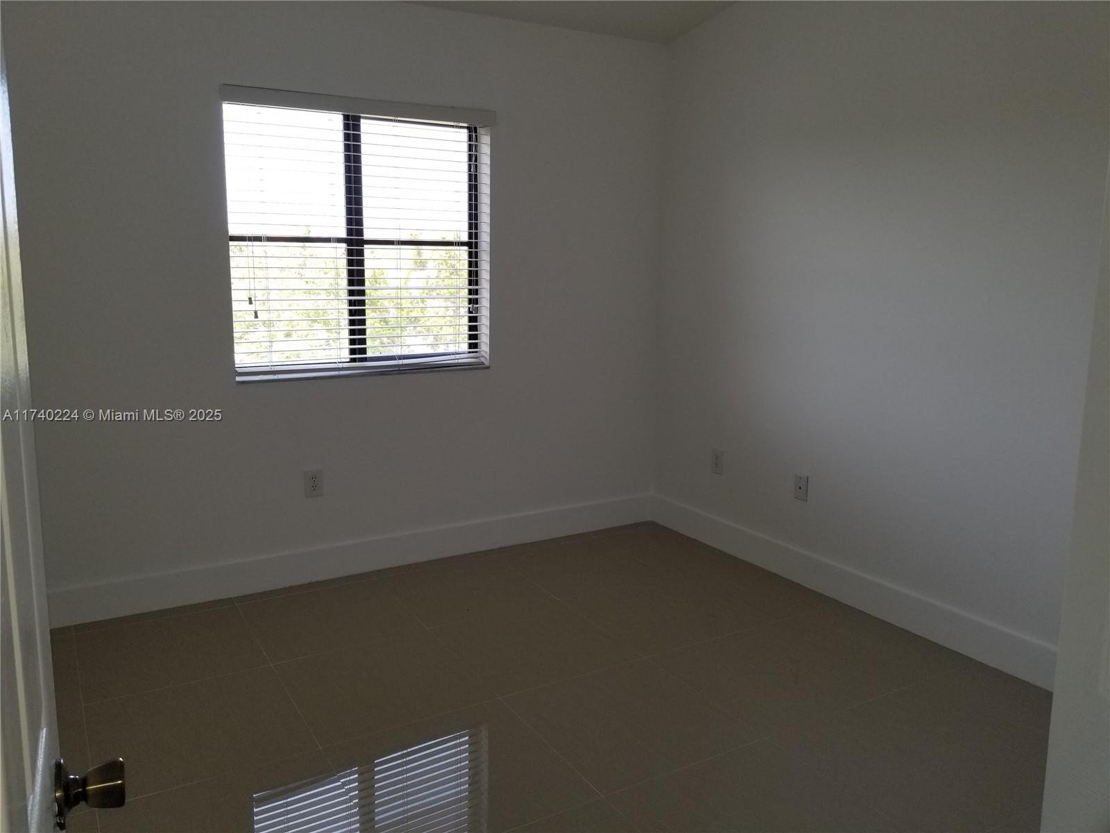 THE COURTS AT BAYSHORE II - Residential