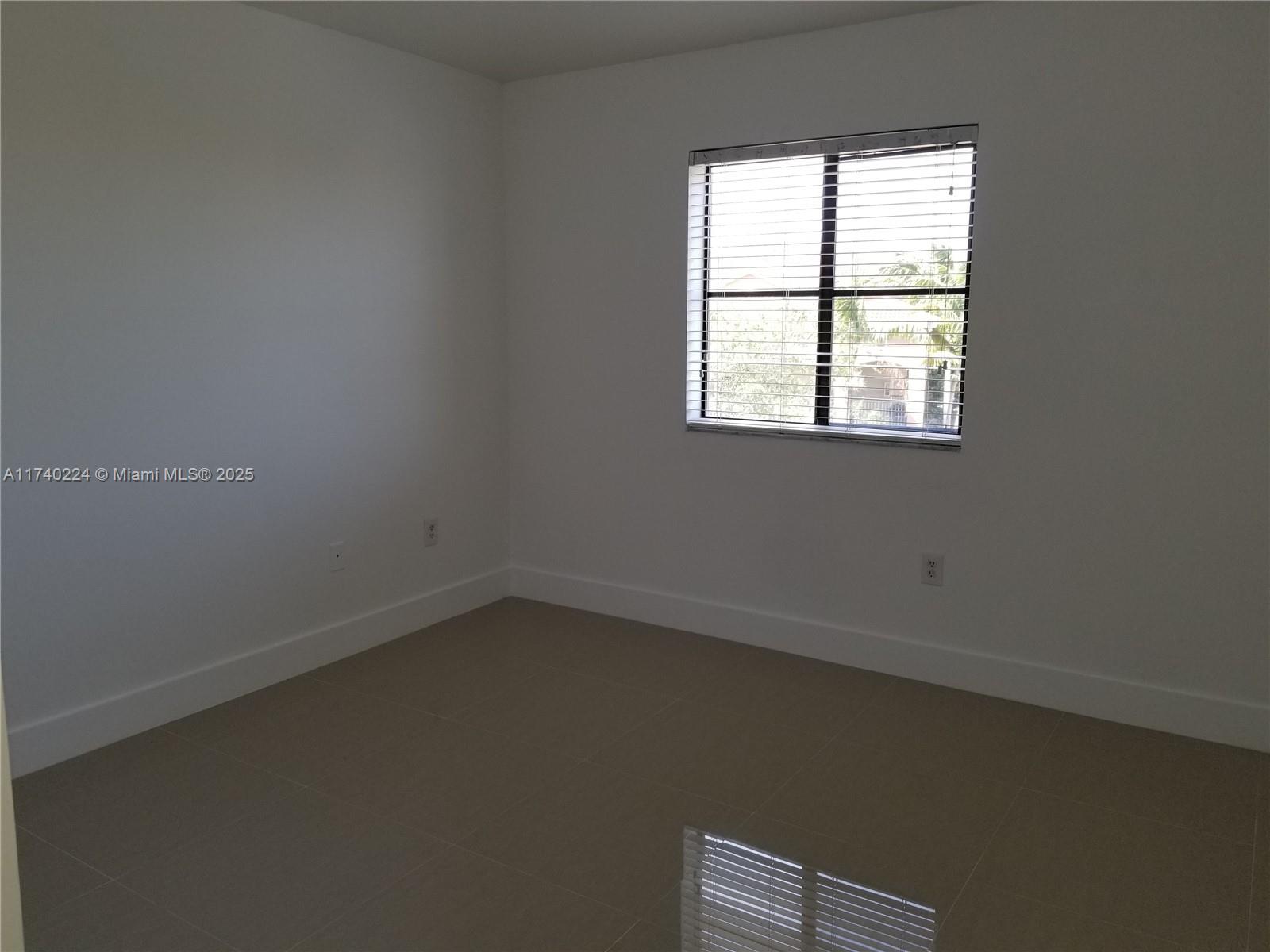 THE COURTS AT BAYSHORE II - Residential