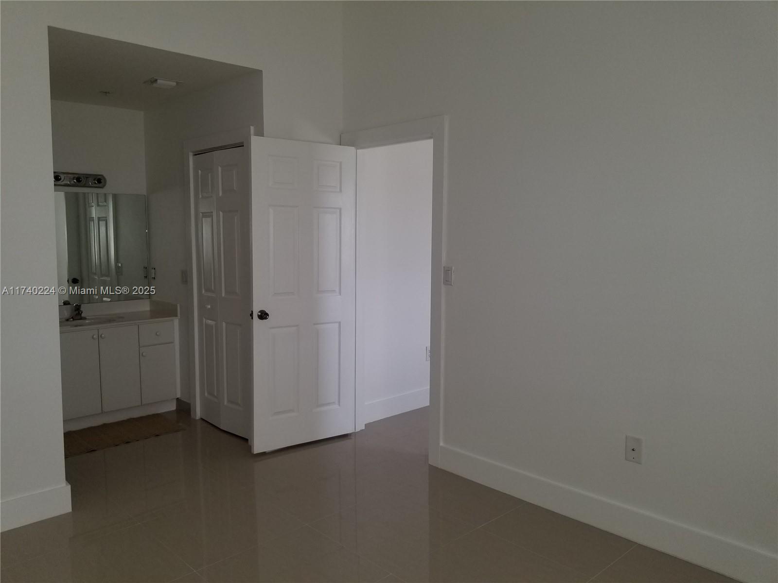 THE COURTS AT BAYSHORE II - Residential